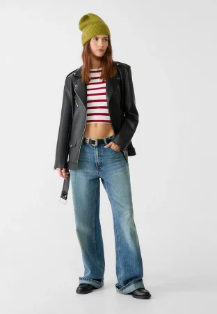 Stradivarius lanza su línea de accesorios de temporada: las piezas clave que necesitas ya 13 Merca2.es Gorro canalé chapita