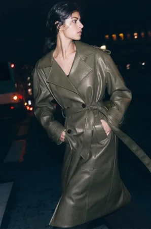 Gabardina efecto piel cinturón