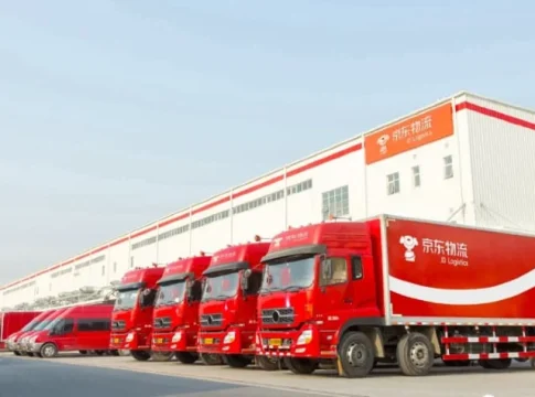 Los beneficios de JD.com plantan cara al gigante chino Alibaba JD.com promete no tomar el control total de Ceconomy durante 3 a 5 años por razones políticas