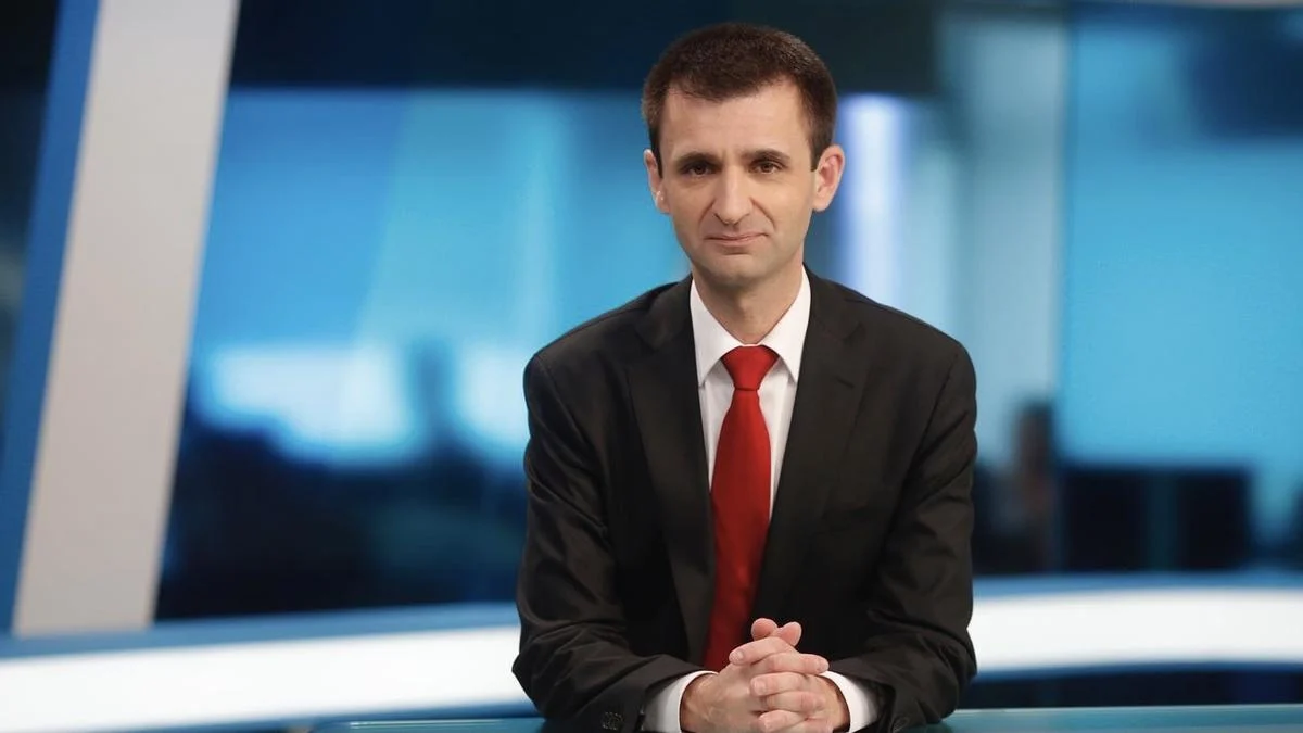 La nueva etapa de RTVE abre las puertas de la pública a Óscar Cornejo y Adrián Madrid 