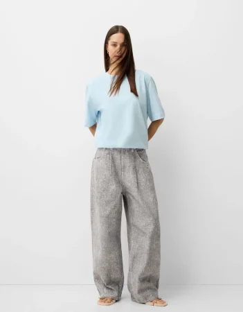 Bershka apuesta por los básicos renovados: las prendas que no te querrás quitar este otoño 52 Merca2.es Jeans loose baggy pliegues