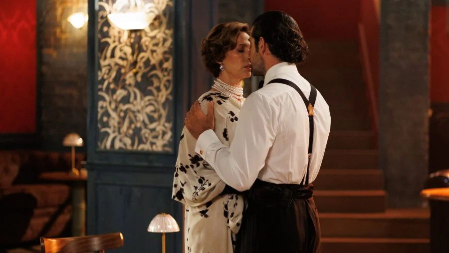 Maruja y César dan rienda suelta a la pasión en ‘La Moderna’