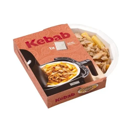 Una combinación que no falla: patatas fritas, carne de kebab y salsa