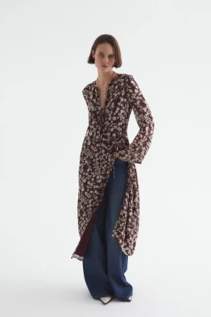 Vaqueros, faldas midi y otras prendas de Sfera que van a inundar tu armario en otoño 98 Merca2.es Vestido cruzado midi