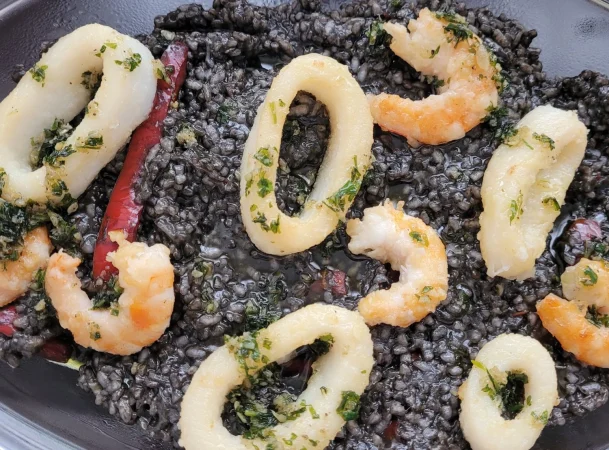 Tienes barras, tascas, terrazas, bares, para todos los gustos y a un precio accesible