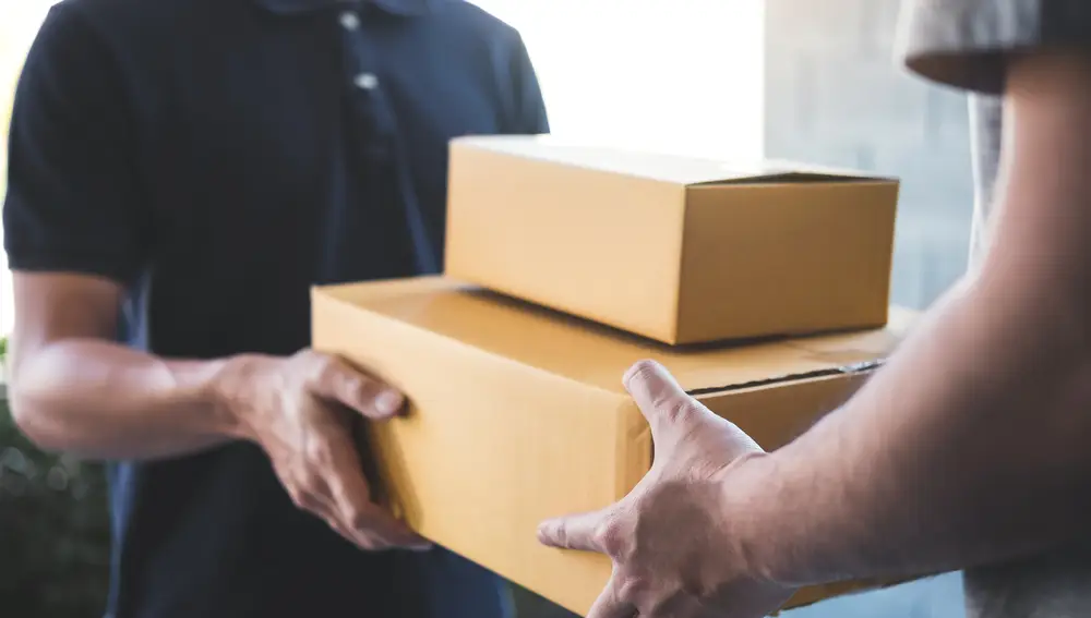 ¿Has recibido paquetes que no pediste? Eso es brushing y la OCU te explica por qué 2 Merca2.es LOS PELIGROS OCULTOS DETRÁS DE LOS PAQUETES NO SOLICITADOS