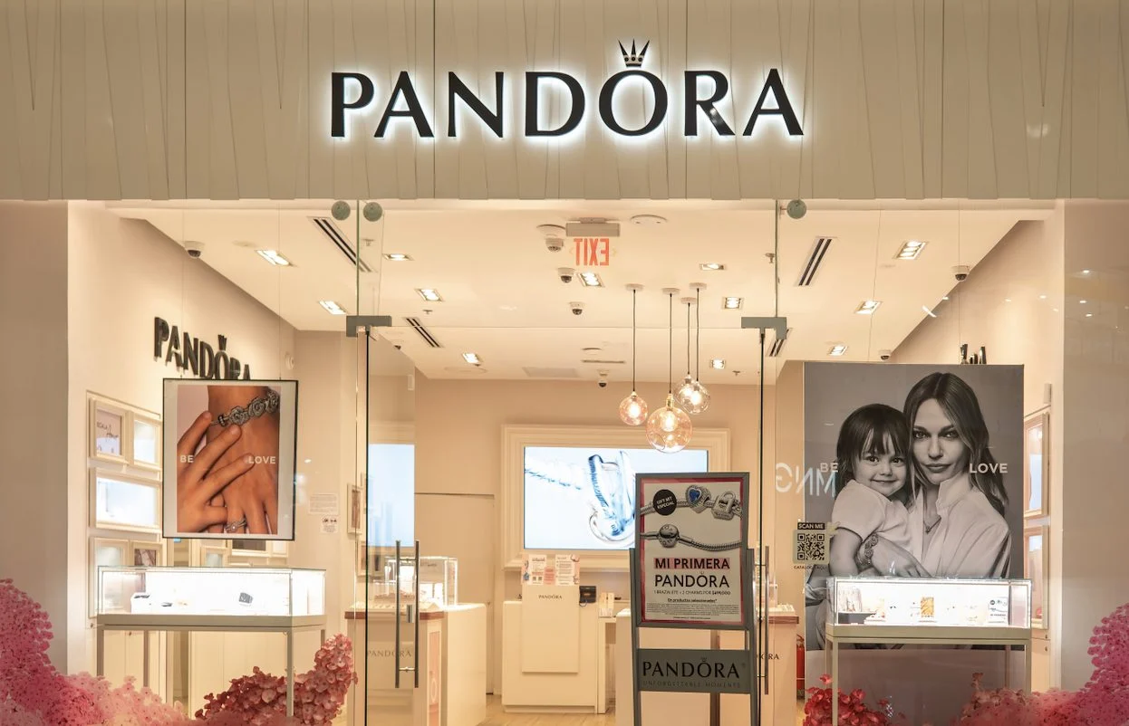 Pandora saca una colección de pendientes de plata y circonitas que emanan lujo