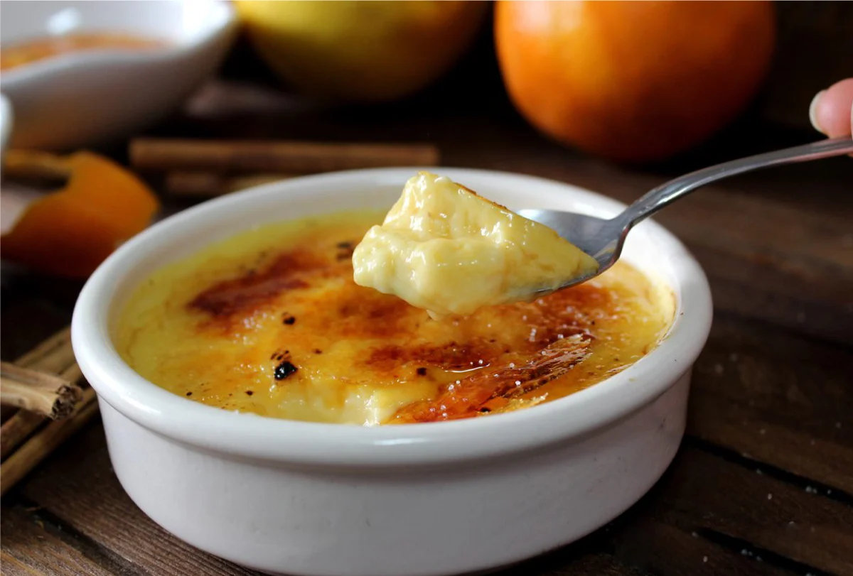 Este es el plato español que los expertos valoran por encima de la paella y el cocido 1 Merca2.es ORIGEN Y TRADICIÓN DE LA CREMA CATALANA