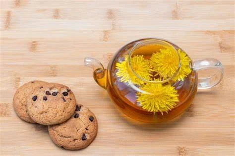 Este té superalimento supera al yogur y al kéfir en probióticos y cuida tu flora intestinal 4 Merca2.es CÓMO INCORPORAR EL TÉ DE DIENTE DE LEÓN EN TU DIETA