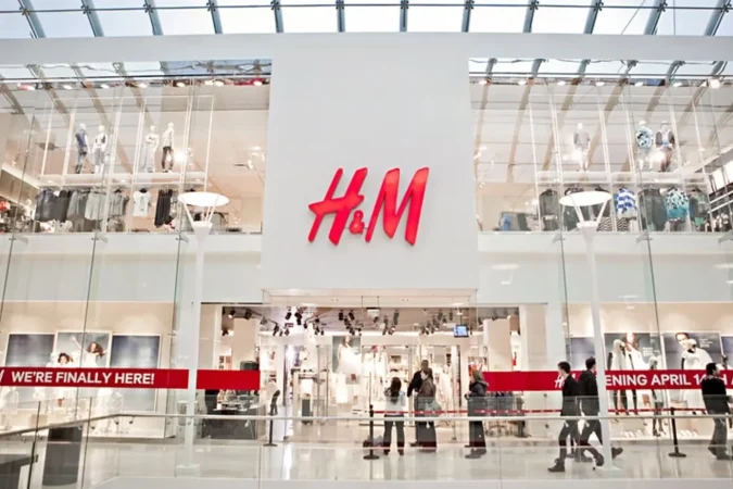 Los 5 vestidos camiseros más cómodos y versátiles de H&M para llevar en otoño 1 Merca2.es H&M camiseros