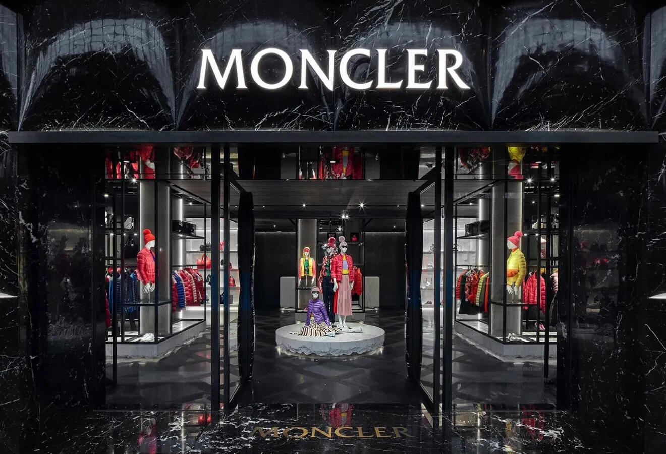 Moncler Re/Icons: Ruffini relanza el ADN de montaña para revalorizar la acción ante la caída del lujo 1 Merca2 Moncler acciones
