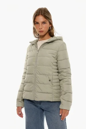 Las 5 chaquetas más preciosas de Lefties para darle un toque chic a tus looks de otoño 10 Merca2.es Lefties acolchada