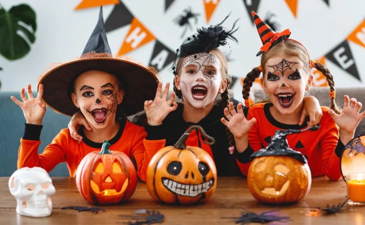 La OCU te da 10 consejos clave para un Halloween sin riesgos 1 Merca2.es Elige un maquillaje amigable con la piel