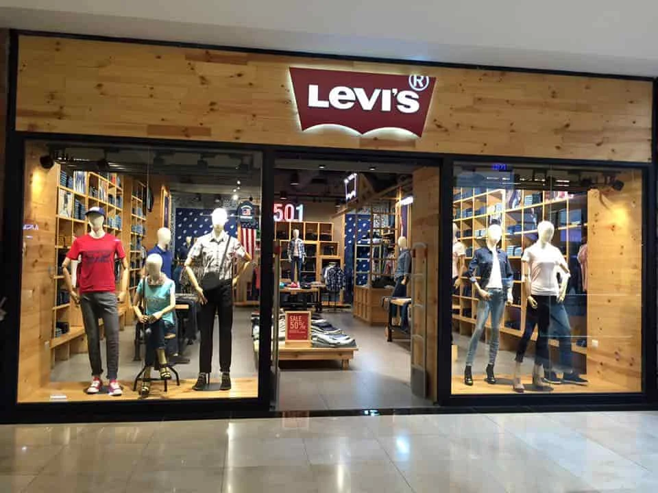 Olvídate de Zara y Mango, Levi’s tiene los mejores vaqueros del otoño y a mitad de precio