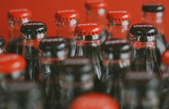 El truco casero para un baño impecable: elimina el sarro sin lejía ni Coca-Cola 118 Merca2.es Los trucos con Coca-Cola más famosos del mundo