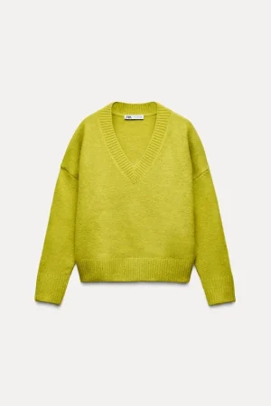 Los 5 jerséis más estilosos de Zara que se agotarán en breves porque son perfectos para llevar en otoño 43 Merca2.es Zara verde