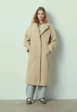 Abrigo largo efecto borreguillo