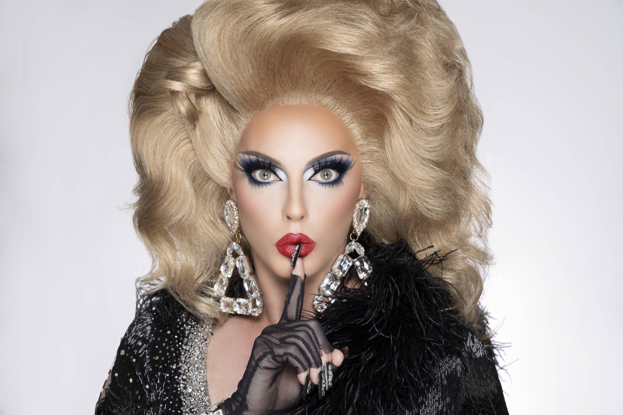 Gillian Anderson, Paco León, Gottmik y Alyssa Edwards encabezan los Alan Turing LGTBIQA+ Awards 2024