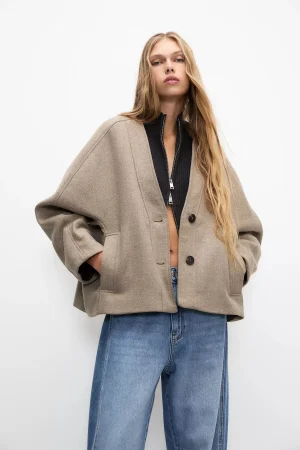 Pull&Bear estrena su nueva colección de abrigos para no pasar frío e ir a la moda 61 Merca2.es Abrigo corto paño