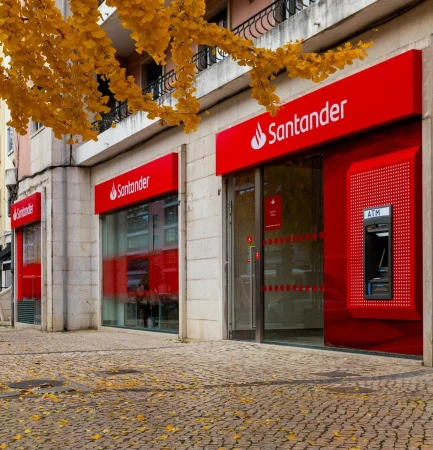 Banco Santander lanza una ofensiva para conquistar a los clientes de CaixaBank y BBVA