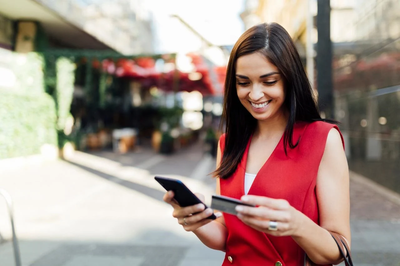 Banco Santander: innovación y personalización digital para mejorar la experiencia del cliente 1 Merca2.es Banco Santander. Outdoor Urban Merca2.es
