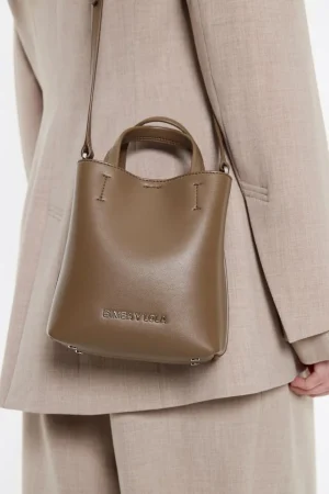 Bimba y Lola reinventan su icónico bolso Chihuahua en versión mini: lujo y funcionalidad en tamaño compacto