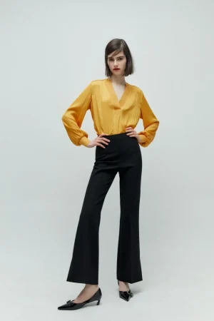 Esta preciosa y sedosa camisa de Sfera es perfecta para looks de oficina 80 Merca2.es Camisa polera rib