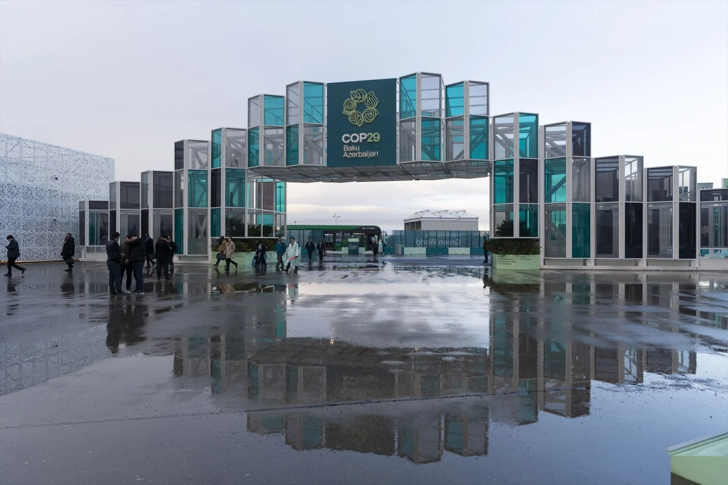 La COP29 encara su última jornada con un borrador de acuerdo ridiculizado