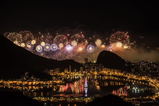 DEST BRAZIL RIO DE JANEIRO NEW YEARS FIREWORKS GettyImages 1206122895 Universal Within usage period 78561 1 Merca2.es