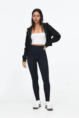 El legging sin costuras canalé de Pull&Bear: comodidad y estilo para cualquier ocasión
