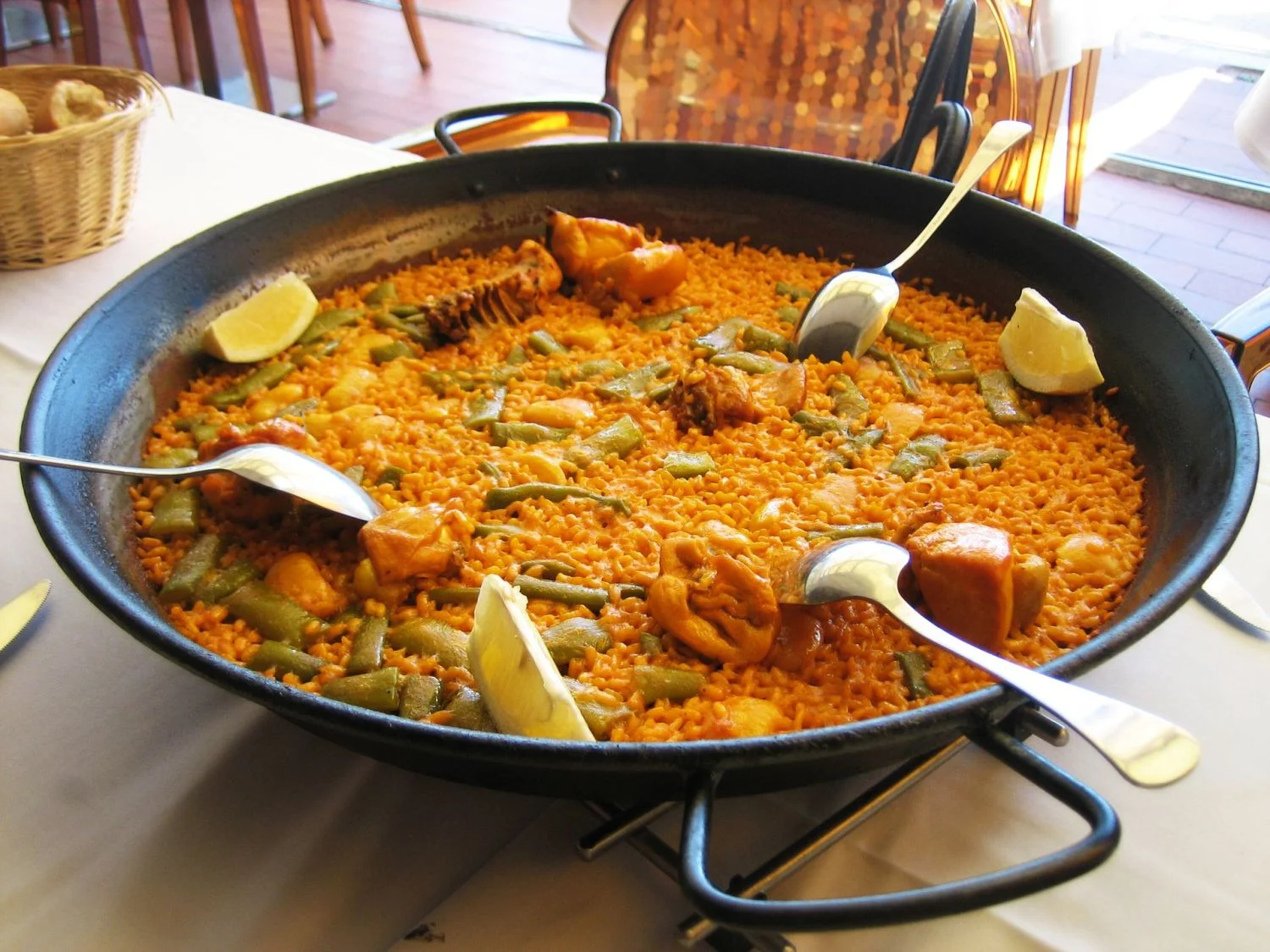 Este chef experto en paellas nos desvela el truco para que te salga perfecta