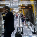Las malas condiciones que sufren los trabajadores de AENA dañan el servicio en Barajas