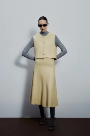 Falda midi matequilla y chaleco conjunto falda