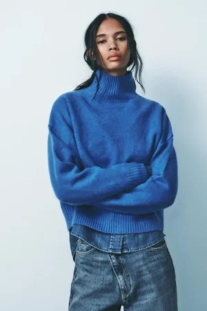 Zara reinventa el clásico jersey de cuello alto con detalles en relieve 23 Merca2.es JERSEY BÁSICO PUNTO SOFT