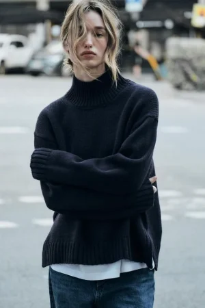 Zara reinventa el clásico jersey de cuello alto con detalles en relieve 20 Merca2.es JERSEY PUNTO CUELLO SUBIDO