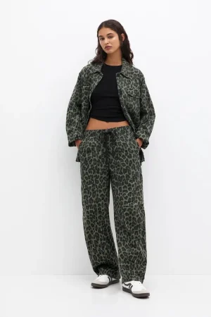 Pantalón baggy leopardo