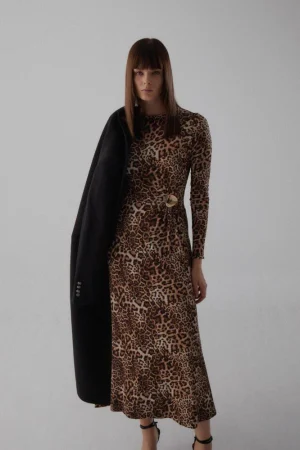 Vestido aplique metálico