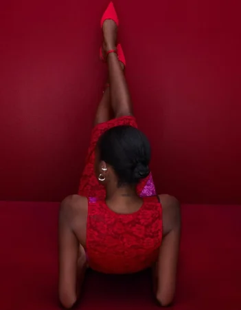 Bershka apuesta por los colores vivos y te van a volver loca 18 Merca2.es Zapato tacón kitten pulsera