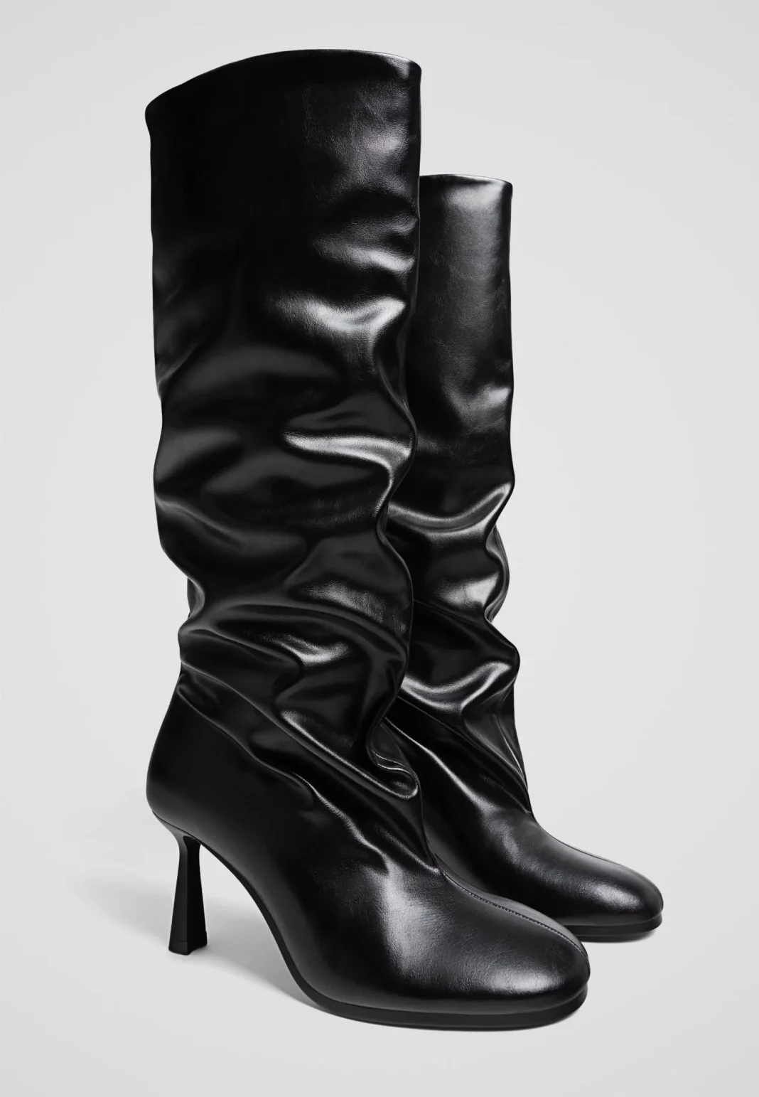 Stradivarius presenta las botas altas slouchy de tacón fino: el equilibrio perfecto entre estilo y comodidad