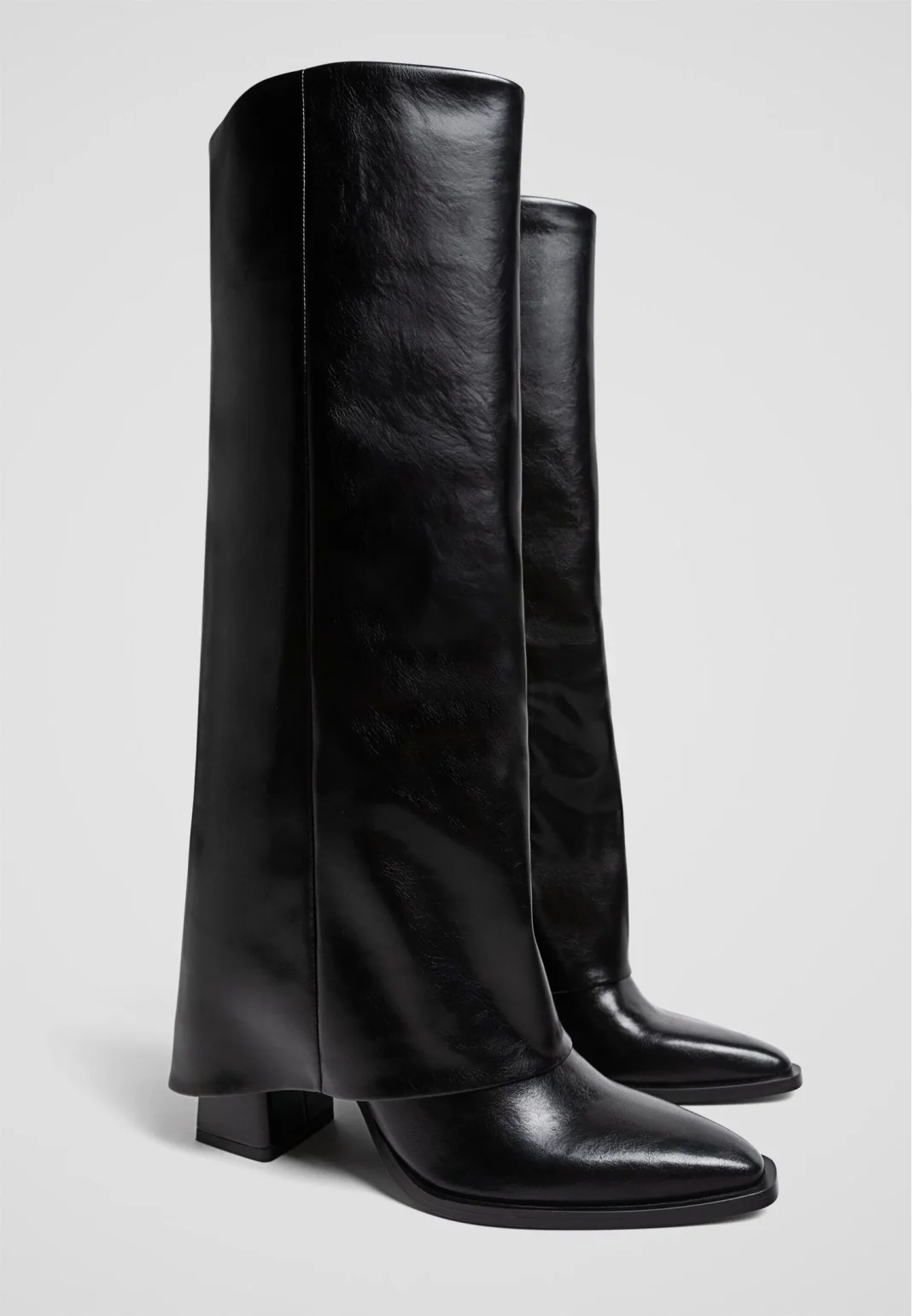 Stradivarius revoluciona el otoño-invierno con las elegantes botas de tacón estilo polaina