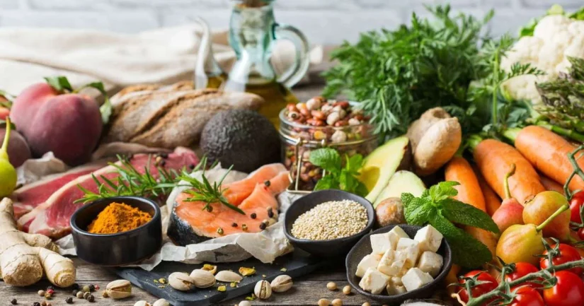 Francis Holway, referente en nutrición: “Las enfermedades metabólicas se dan por excesos, no por comer un solo alimento” 1 Merca2.es Entre mitos virales y dietas “religión”: Holway desmonta el miedo irracional a los alimentos