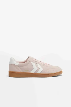 Lefties tiene 5 zapatillas cómodas y elegantes que te harán lucir como nunca por menos de 30 euros 44 Merca2.es Lefties pink