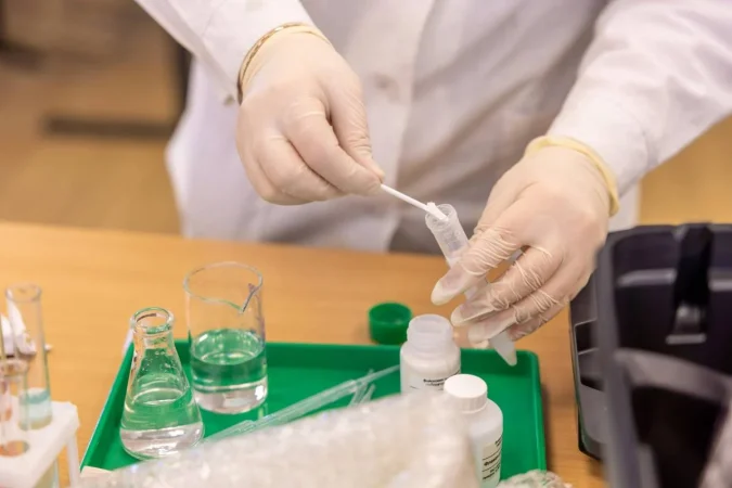 La enfermera revela el error de sus colegas al realizar un estudio de infección de orina