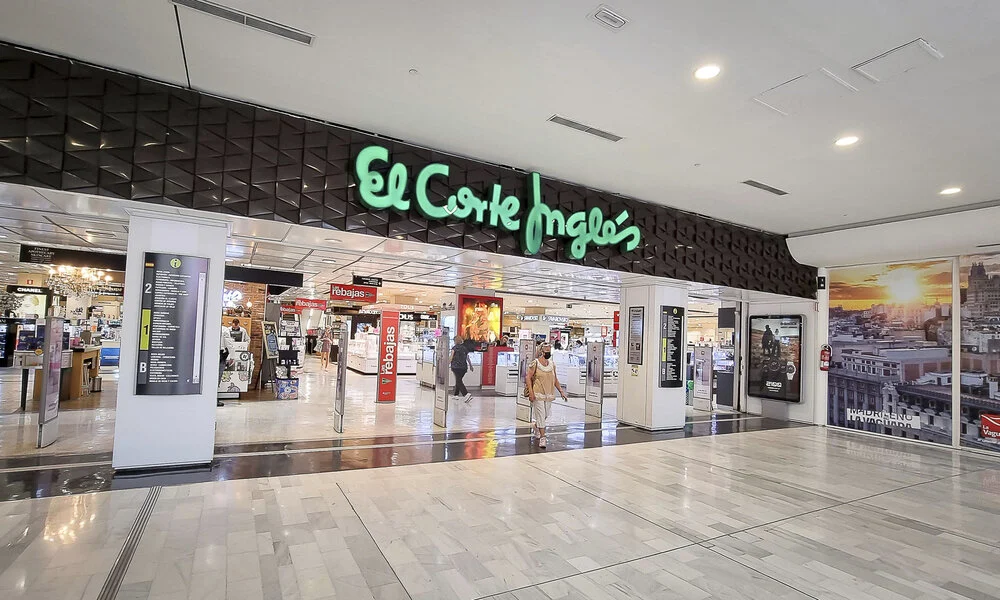 Veja arrasa con sus nuevas zapatillas disponibles en El Corte Inglés pensadas para las mujeres más clásicas
