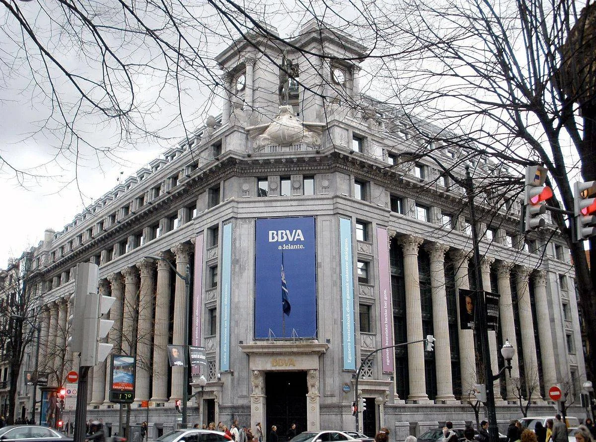 La CNMV autoriza la OPA de BBVA sobre el 100% de Banco Sabadell