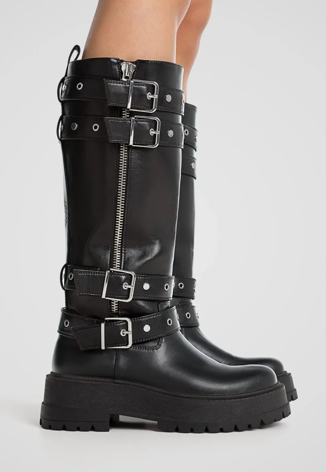 Botas planas hebillas