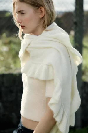 Bufanda de punto con volantes de Zara: un toque de estilo por 25,95 €