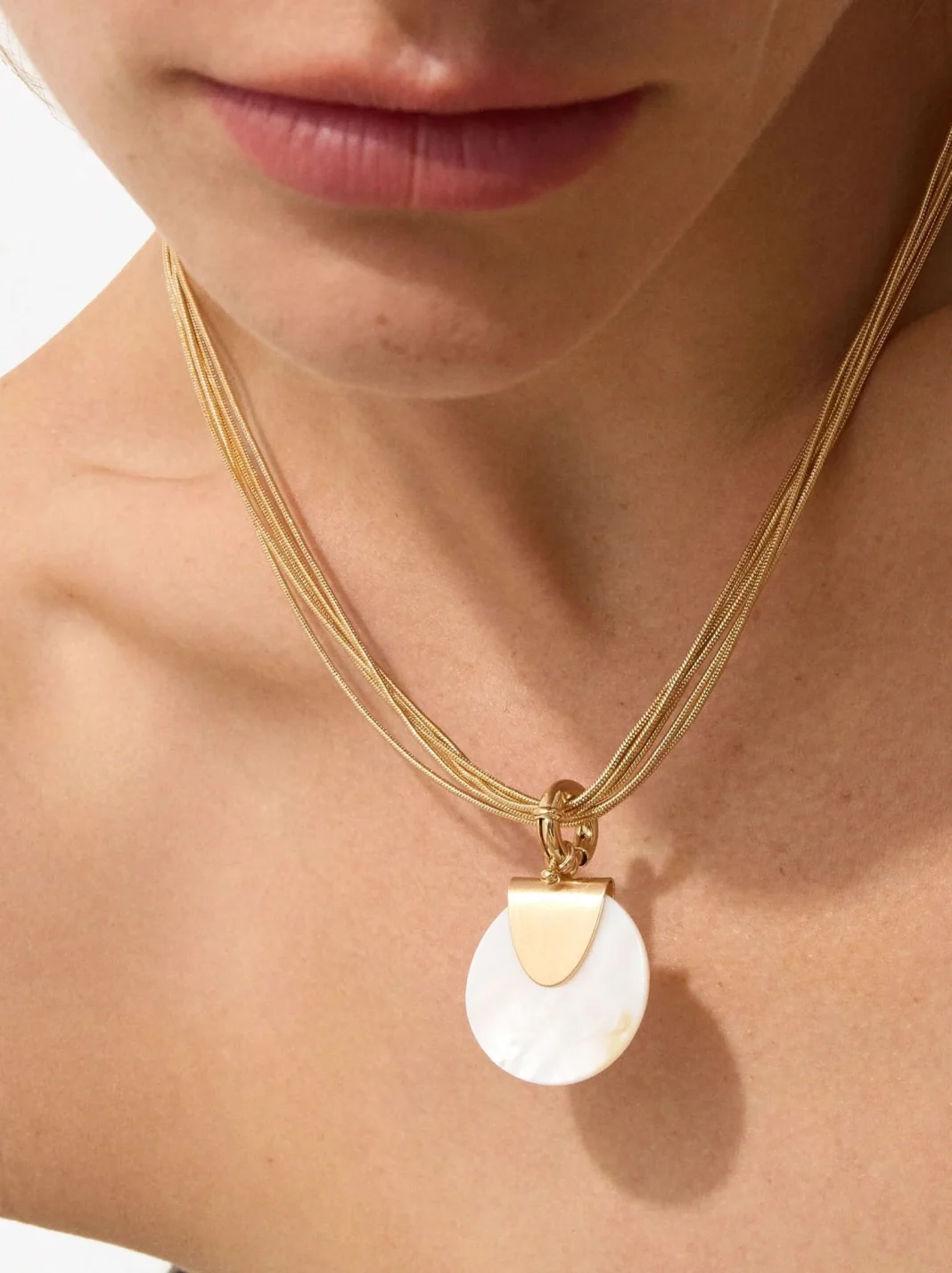 Collar con Colgante de Concha