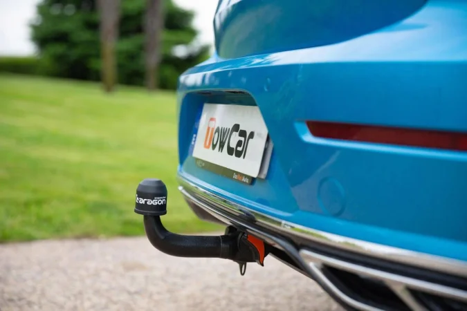 Multas de 400 €: la DGT prohíbe llevar este objeto habitual en el coche y sorprende a conductores en 2025 40 Merca2.es La bola de enganche: un accesorio bajo la lupa