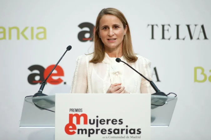 Las 25 personas más influyentes en España en el área del emprendimiento 6 Merca2.es EuropaPress 3566109 directora fundadora fintonic lupina iturriaga interviene recibir premio Merca2.es